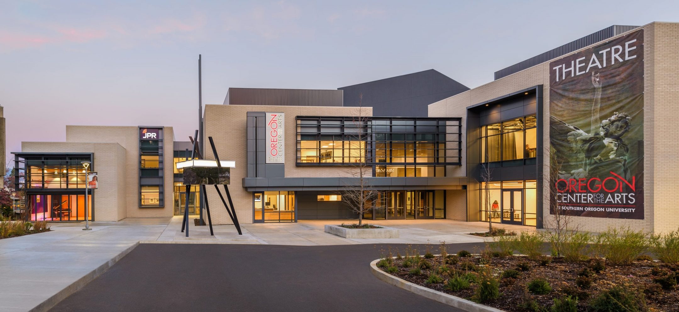 PORTLAND BUSINESS JOURNAL NEWS ON SOUTHERN OREGON UNIVERSITY THEATRE BUILDING EXPANSION featured image