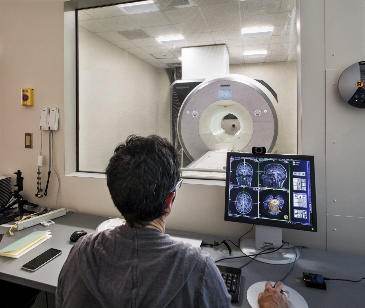 UO | Lewis Center for Neuroimaging slideshow image